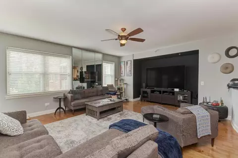Living - 1 Itasca Pl #211, Itasca, IL 60143 photo 2 of 4