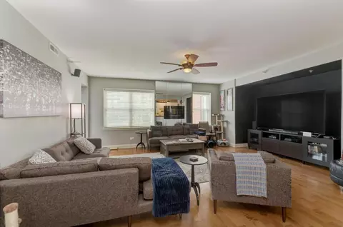 Living - 1 Itasca Pl #211, Itasca, IL 60143 photo 1 of 4