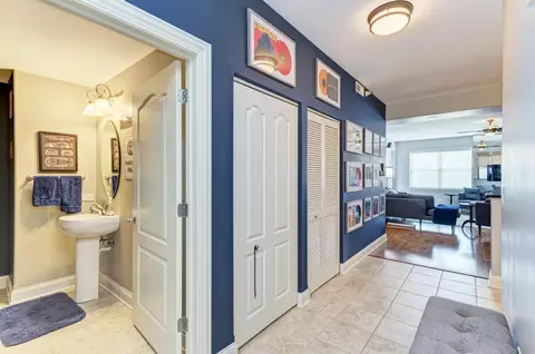 Entry Way - 1 Itasca Pl #211, Itasca, IL 60143 photo 4 of 5