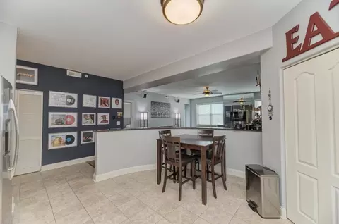 Dining - 1 Itasca Pl #211, Itasca, IL 60143 photo 1 of 1