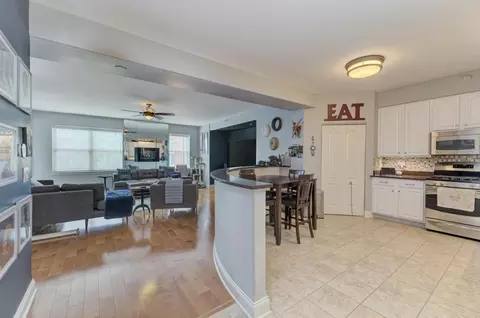 Kitchen - 1 Itasca Pl #211, Itasca, IL 60143 photo 1 of 4