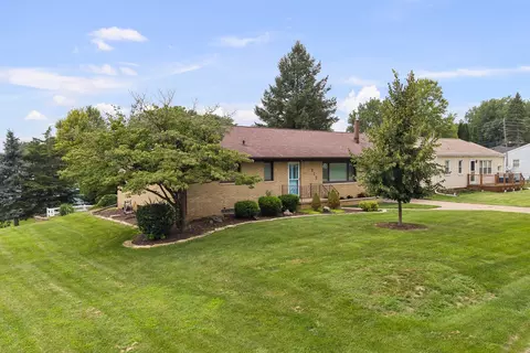 Exterior - 242 Orchard Ct, Silvis, IL 61282 photo 4 of 9
