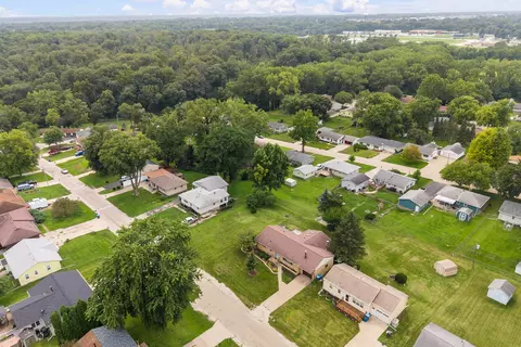 View/Area - 242 Orchard Ct, Silvis, IL 61282 photo 2 of 4