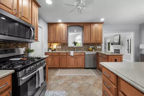 Kitchen - 242 Orchard Ct, Silvis, IL 61282 photo 3 of 7