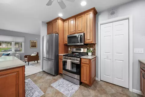 Kitchen - 242 Orchard Ct, Silvis, IL 61282 photo 5 of 7