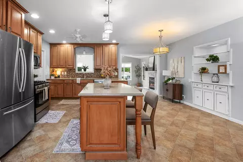 Kitchen - 242 Orchard Ct, Silvis, IL 61282 photo 6 of 7