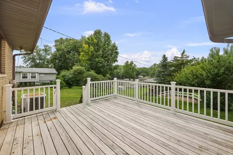 Exterior - 242 Orchard Ct, Silvis, IL 61282 photo 6 of 9