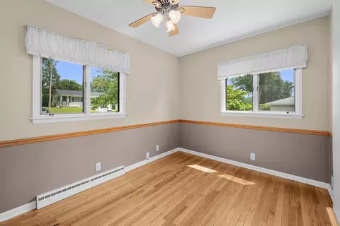 Bedroom - 242 Orchard Ct, Silvis, IL 61282 photo 6 of 8
