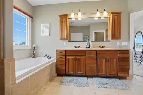 Bath - 1203 Silver Oak Cir, Normal, IL 61761 photo 2 of 5