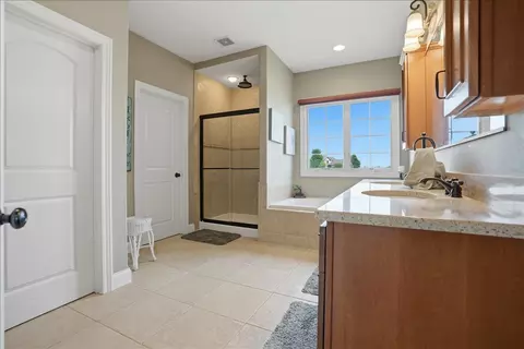 Bath - 1203 Silver Oak Cir, Normal, IL 61761 photo 1 of 5
