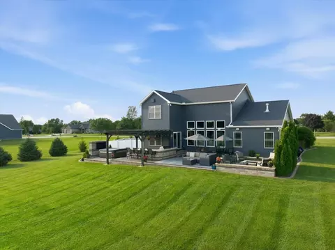 Exterior - 9571 Crossbow Dr, Bloomington, IL 61705 photo 8 of 30