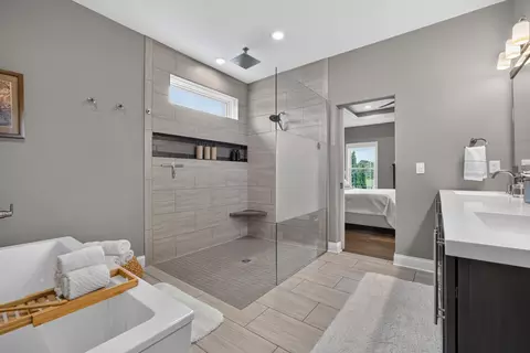 Bath - 9571 Crossbow Dr, Bloomington, IL 61705 photo 3 of 8