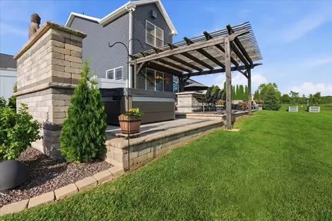 Exterior - 9571 Crossbow Dr, Bloomington, IL 61705 photo 7 of 30