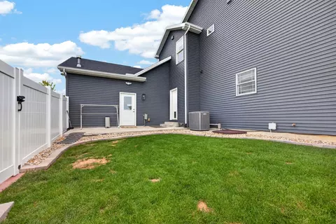 Exterior - 9571 Crossbow Dr, Bloomington, IL 61705 photo 14 of 30
