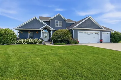 Exterior - 9571 Crossbow Dr, Bloomington, IL 61705 photo 2 of 30