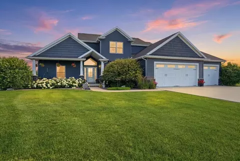 Exterior - 9571 Crossbow Dr, Bloomington, IL 61705 photo 3 of 30