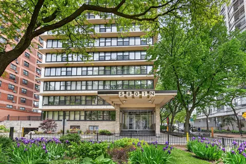 5801 N Sheridan Rd #20D, Chicago, IL 60660