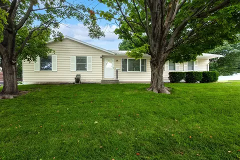 3334 S Hampton Dr, Bettendorf, IA 52722