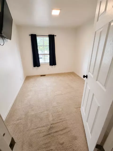 Bedroom - 1404 E 20th St, Sterling, IL 61081 photo 3 of 6
