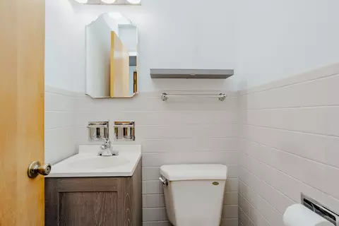 Bath - 711 Schiller St, Itasca, IL 60143 photo 2 of 2