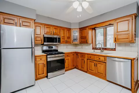 Kitchen - 711 Schiller St, Itasca, IL 60143 photo 2 of 3