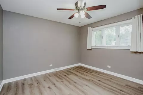 Bedroom - 711 Schiller St, Itasca, IL 60143 photo 5 of 6