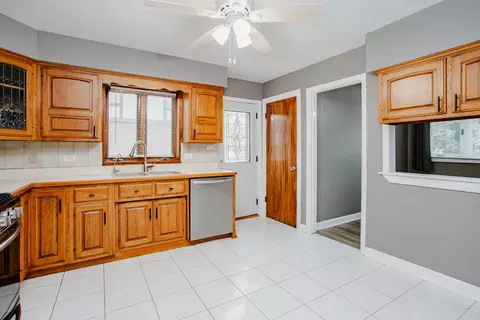 Kitchen - 711 Schiller St, Itasca, IL 60143 photo 3 of 3