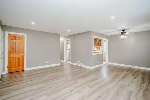 Living - 711 Schiller St, Itasca, IL 60143 photo 2 of 3