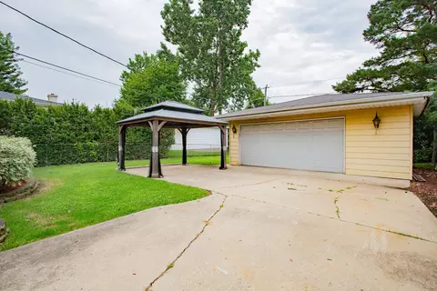 Exterior - 711 Schiller St, Itasca, IL 60143 photo 2 of 3