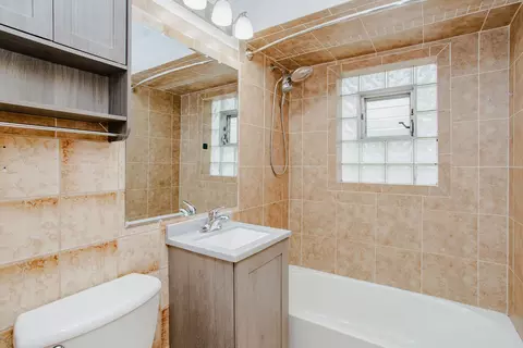 Bath - 711 Schiller St, Itasca, IL 60143 photo 1 of 2