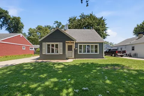 9221 S 49th Ct, Oak Lawn, IL 60453