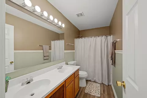 Bath - 11323 Glenbrook Cir, Plainfield, IL 60585 photo 6 of 6