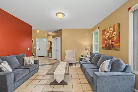 Living - 11323 Glenbrook Cir, Plainfield, IL 60585 photo 2 of 4