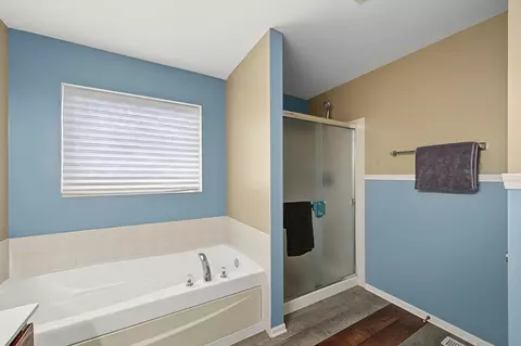 Bath - 11323 Glenbrook Cir, Plainfield, IL 60585 photo 5 of 6