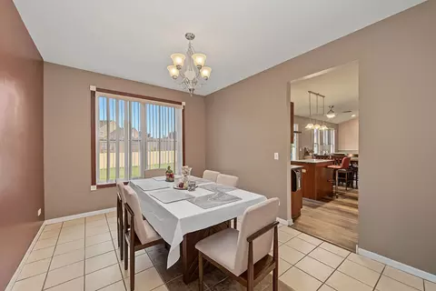 Dining - 11323 Glenbrook Cir, Plainfield, IL 60585 photo 2 of 2