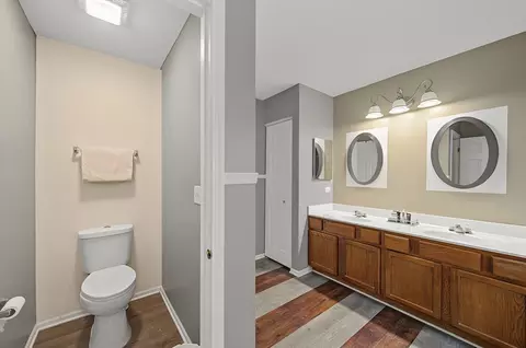 Bath - 11323 Glenbrook Cir, Plainfield, IL 60585 photo 4 of 6