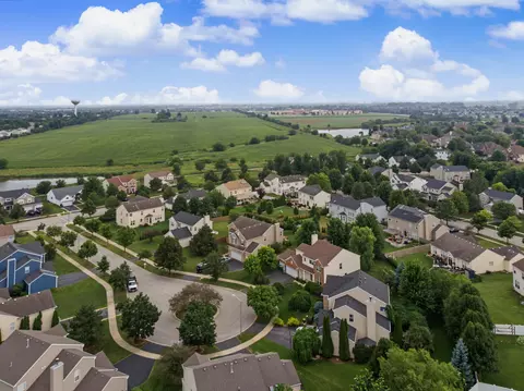 View/Area - 11323 Glenbrook Cir, Plainfield, IL 60585 photo 4 of 6