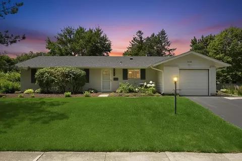 6320 Clark Dr, Woodridge, IL 60517