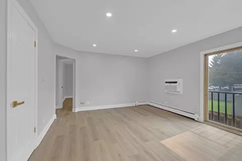 Living - 1219 E Washington St #A201, Des Plaines, IL 60016 photo 1 of 6