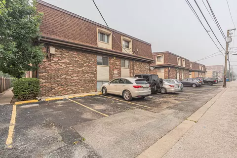 Exterior - 1219 E Washington St #A201, Des Plaines, IL 60016 photo 1 of 2