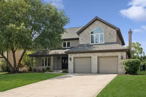 2066 Bunker Cir, Naperville, IL 60563