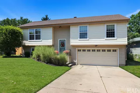 Exterior - 4902 Pyndale Dr, Mchenry, IL 60050 photo 2 of 6