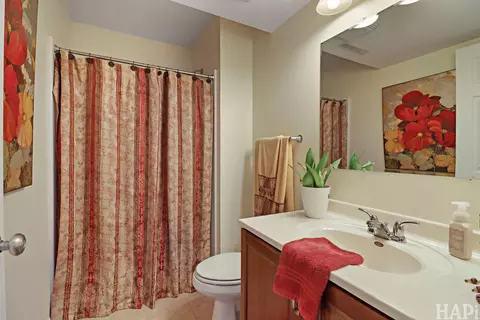 Bath - 4902 Pyndale Dr, Mchenry, IL 60050 photo 2 of 2
