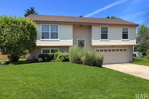 Exterior - 4902 Pyndale Dr, Mchenry, IL 60050 photo 3 of 6