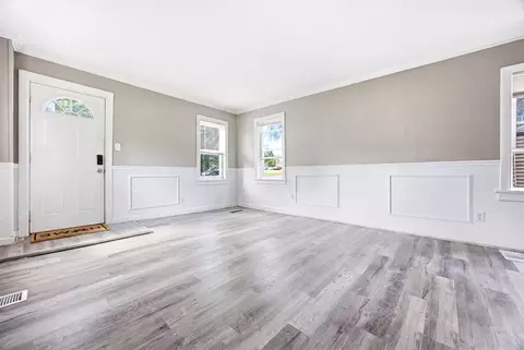 Living - 327 Ann St, Elgin, IL 60120 photo 1 of 4