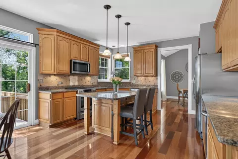 Kitchen - 955 Angle Tarn, West Dundee, IL 60118 photo 3 of 4