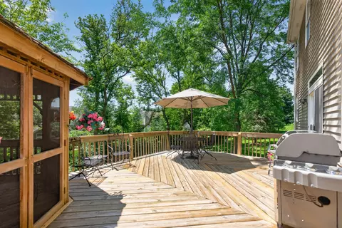 Exterior - 955 Angle Tarn, West Dundee, IL 60118 photo 8 of 11