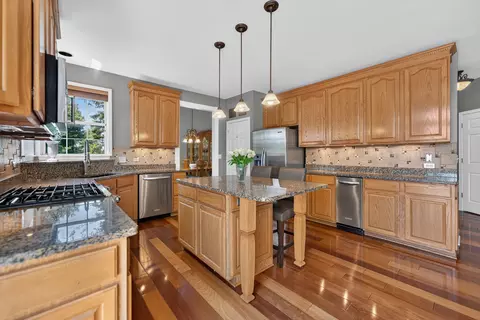 Kitchen - 955 Angle Tarn, West Dundee, IL 60118 photo 4 of 4