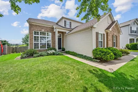 2033 Greenview Dr, Woodstock, IL 60098