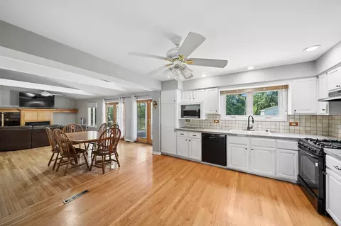 Kitchen - 17 W320 Scheel Dr, Willowbrook, IL 60527 photo 1 of 2